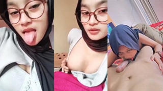 Mahasiswi Hijab Cantik Suka Jilatin Biji